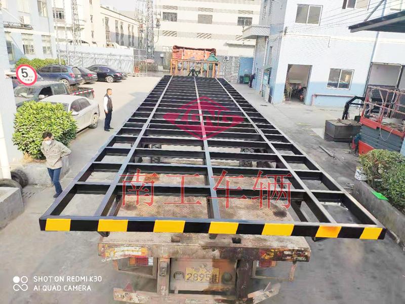 15-ton skeleton-type 13-meter long flatbed trailer