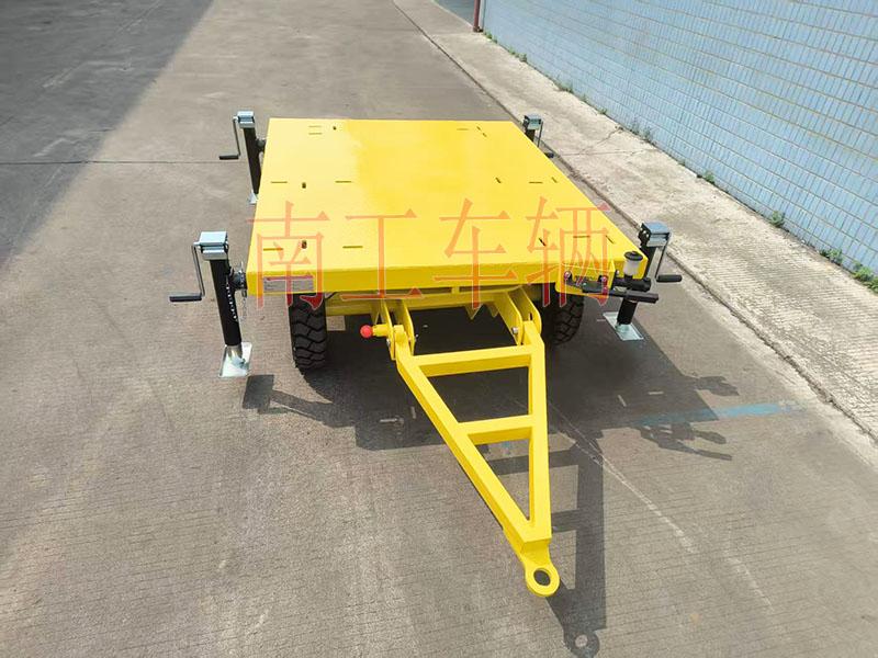 1.5吨轻型星空体育登录入口(官方)网站/网页版登陆入口带折叠支腿