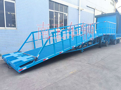 10吨移动式登车桥电动 防爆款I.jpg