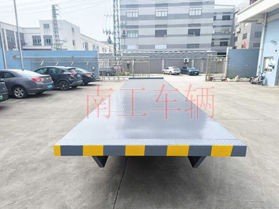 12吨星空体育登录入口(官方)网站/网页版登陆入口9米长拖车底盘3I.jpg